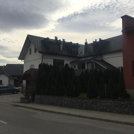 Hotel Gostilna In Prenocisca Gedzo à Novo Mesto Extérieur photo